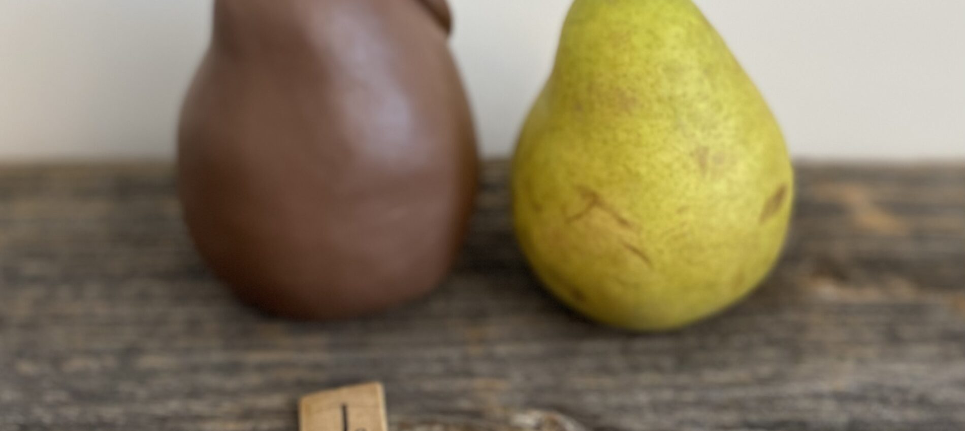 Pear-real-vs-ceramic